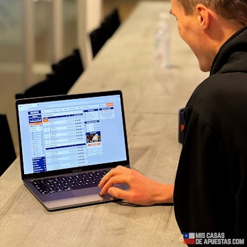 Rivalo Chile computadora