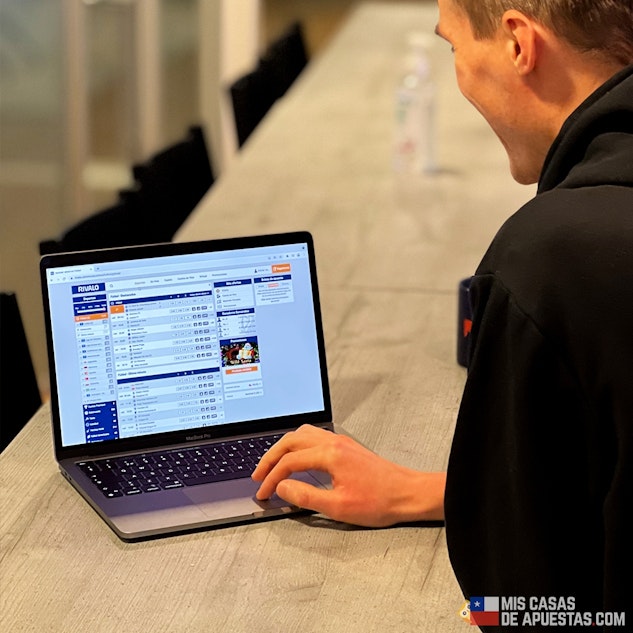 Rivalo Chile computadora