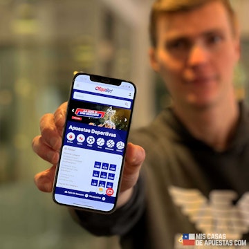 Sitio web de RojaBet Chile en un celular
